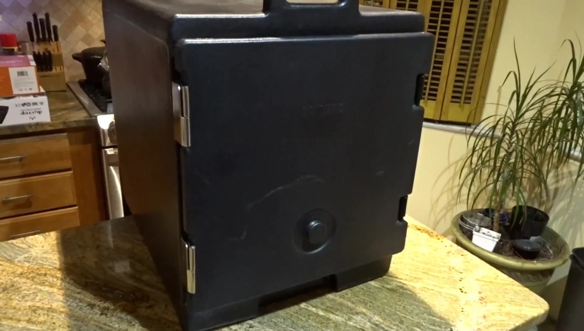 Close-up of the smaller Cambro container.