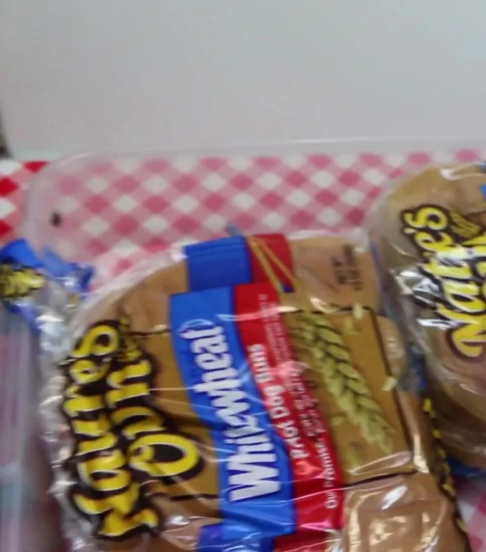 Store smaller items such as buns, rolls, or snack bars in the medium bin.