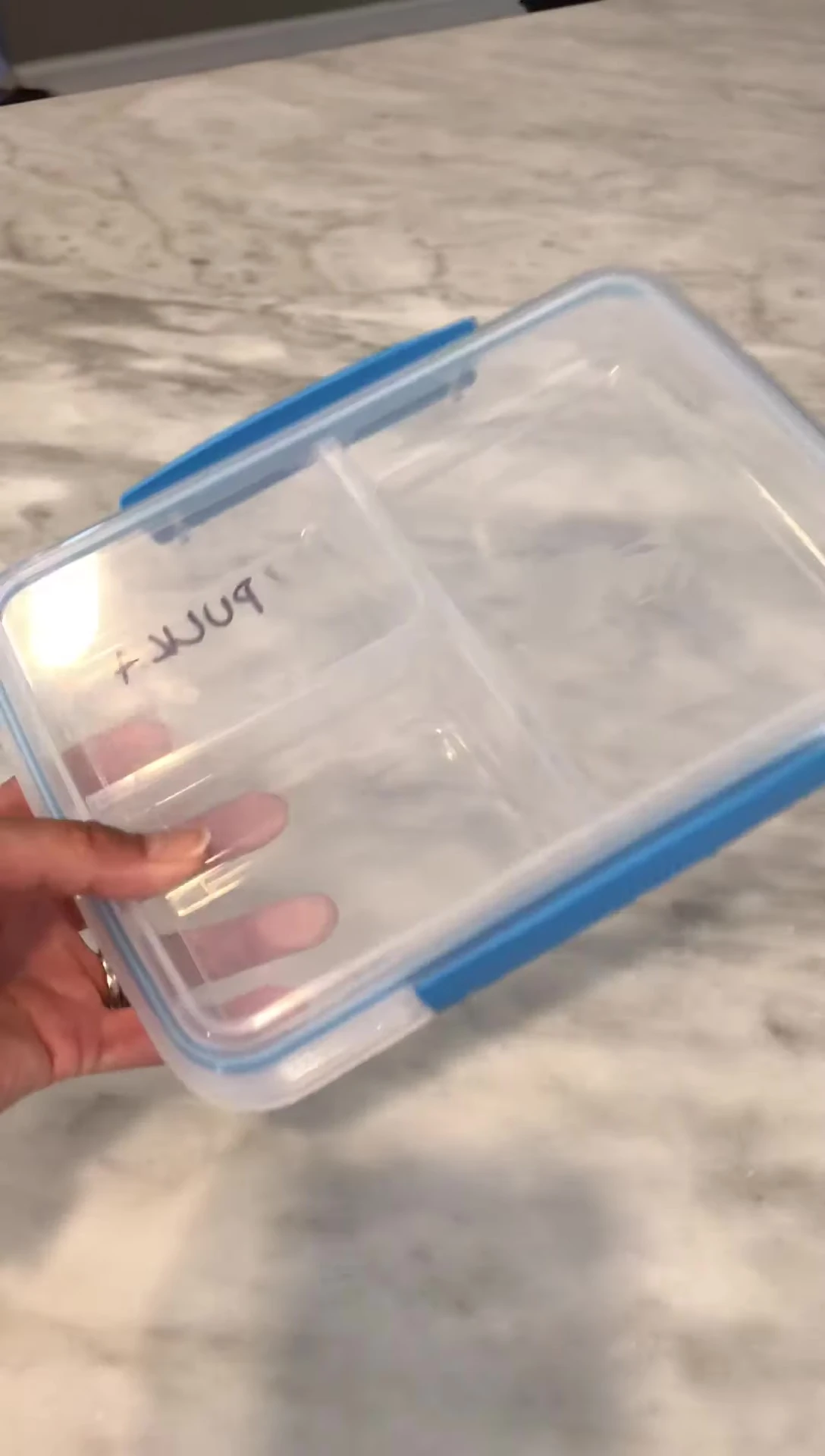 A Sistema Mini Split container.