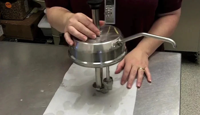 Reinsert the nozzle into the hot glue gun and pump a few times.