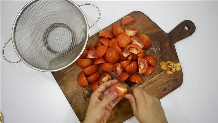 Wash and dry all tomatoes.
