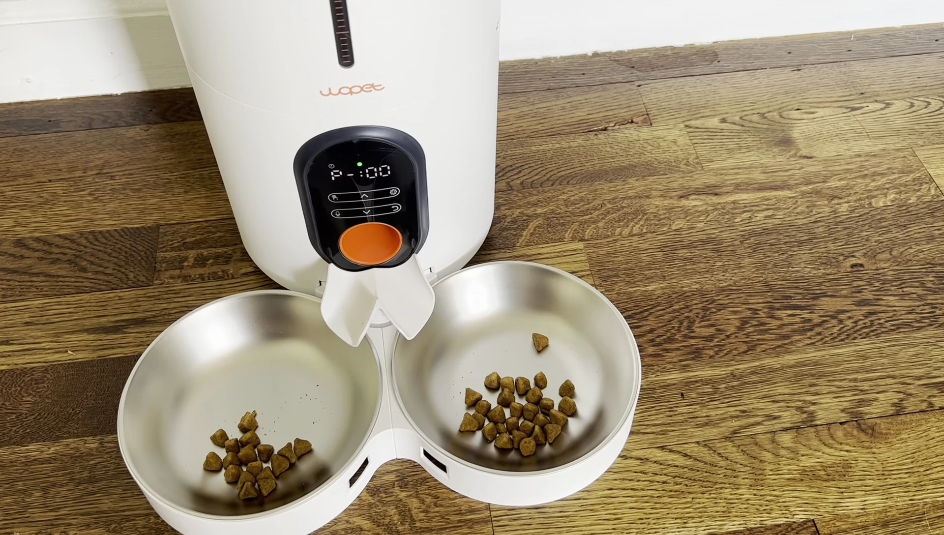 Food dispensing into both bowls