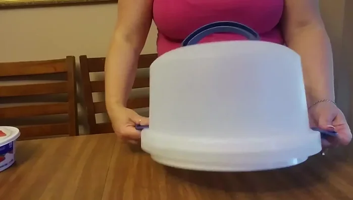 Place the cake on the carrier's base, ensuring it doesn't extend beyond the ridge.