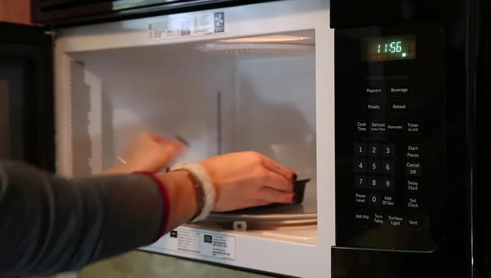 Microwave containers with ventilation (pop up a corner) to prevent uneven heating.