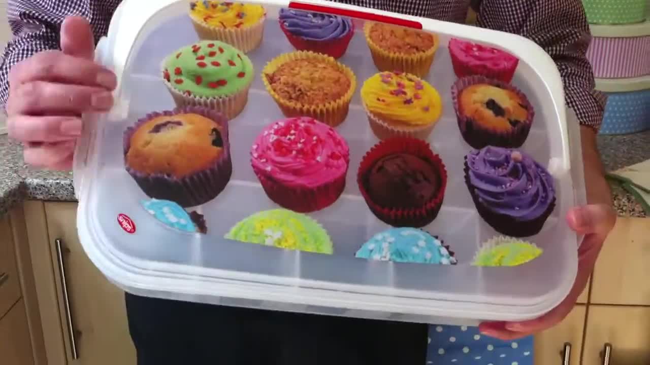 Close-up of the cupcake design on the top of the carrier