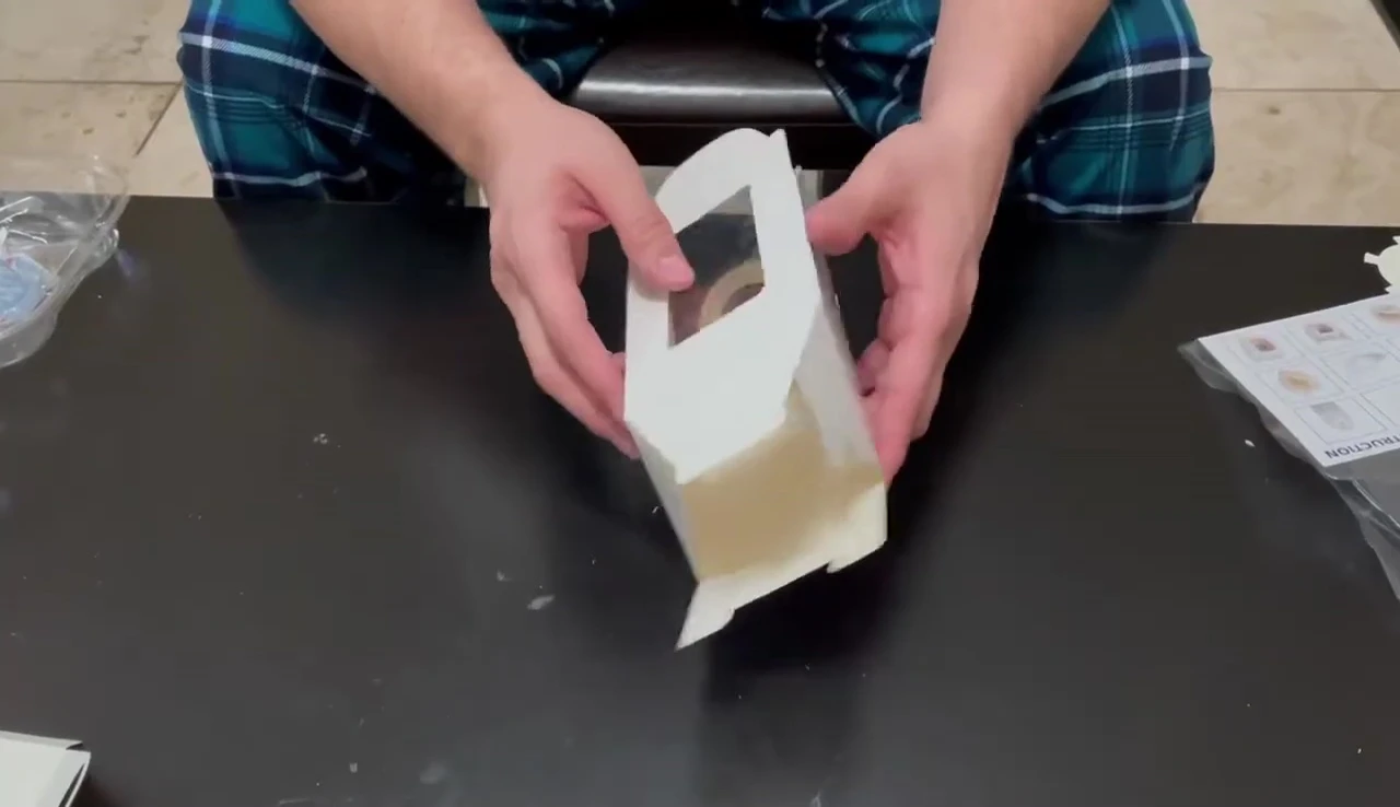 Assembling the bottom of the box