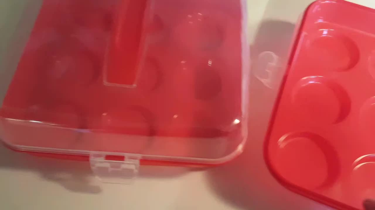 Close-up of the cupcake carrier