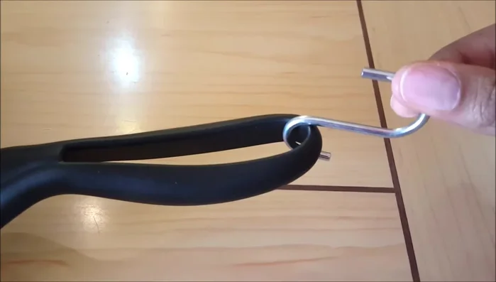 Hang your pots and pans on the S hooks.