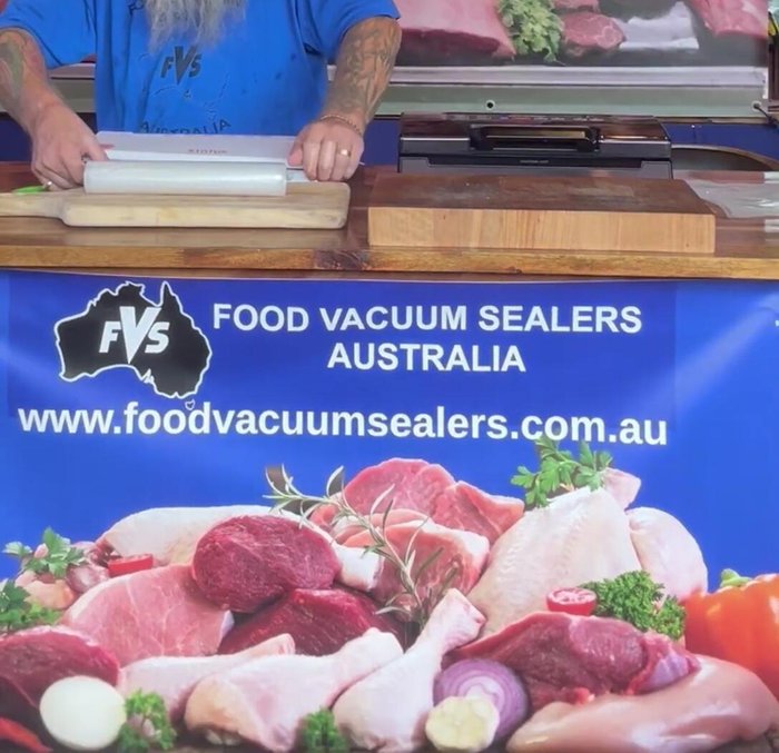 Click the corners of the lid down and hit the "seal" button to seal one end of the roll.