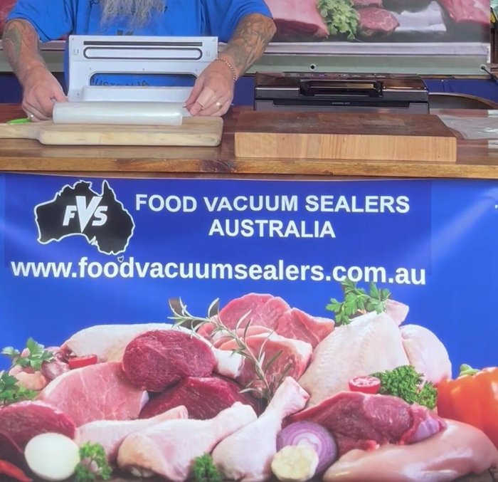 Click the corners of the lid down and hit the "seal" button to seal one end of the roll.