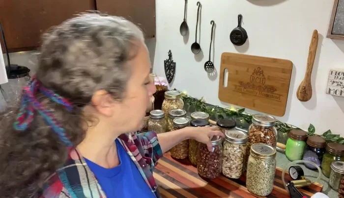 Secure the lid with a jar sealing band.