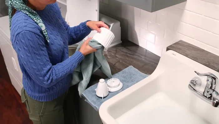 Clean and dry the dispenser parts to prevent clogging.