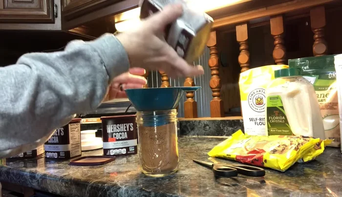 Compact powders: Gently tap or shake the jar to settle the contents and make room for more. For powders, use a damp paper towel to wipe the jar rim to prevent powder from interfering with the seal.