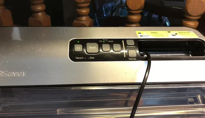 Activate the vacuum sealer: Turn on the vacuum sealer to remove air from the jar. The machine will shut off automatically once the seal is complete.