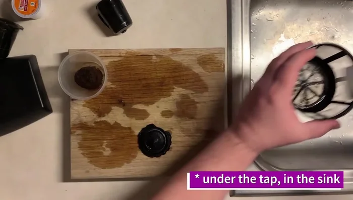 Allow the mesh strainer to air dry in the sink.
