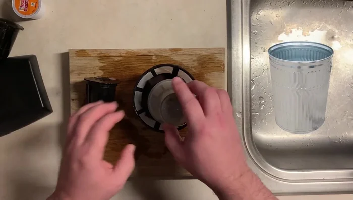Allow the mesh strainer to air dry in the sink.