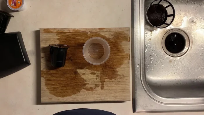 Allow the mesh strainer to air dry in the sink.