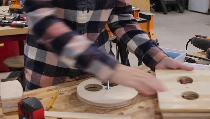 Assemble the mechanism, attaching the pipes, circles, and a paint stir stick (food agitator) using glue and bolts.