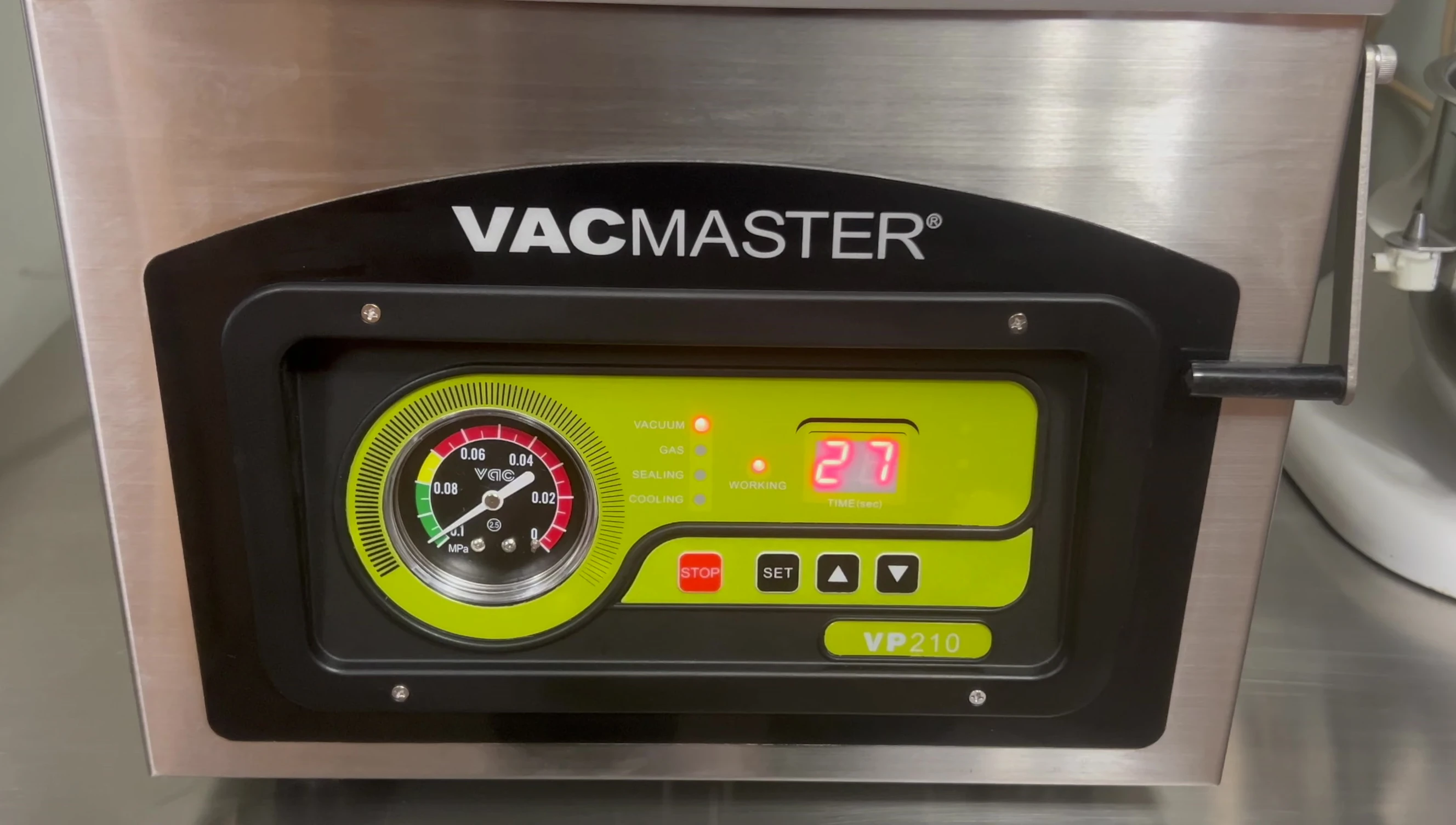 Gauge showing air pressure decreasing during the vacuum sealing process.