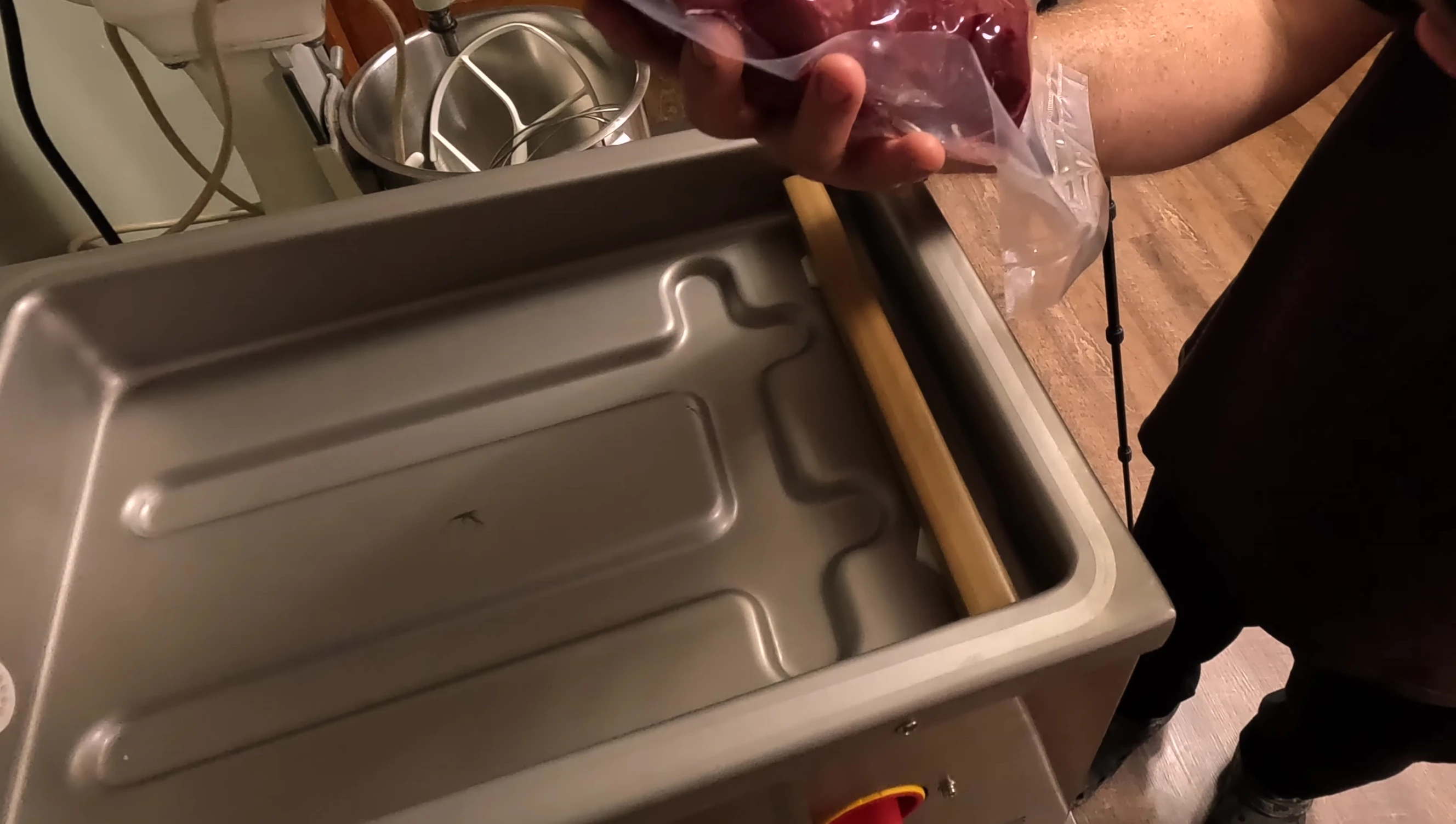 Example of the double seal created by the VACMASTER VP210.