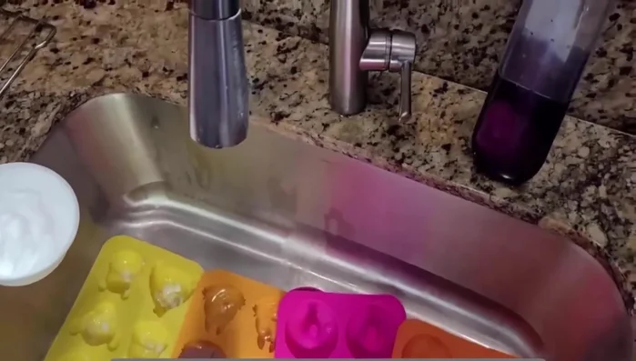 Wait a few minutes, then pour vinegar on the bakeware.