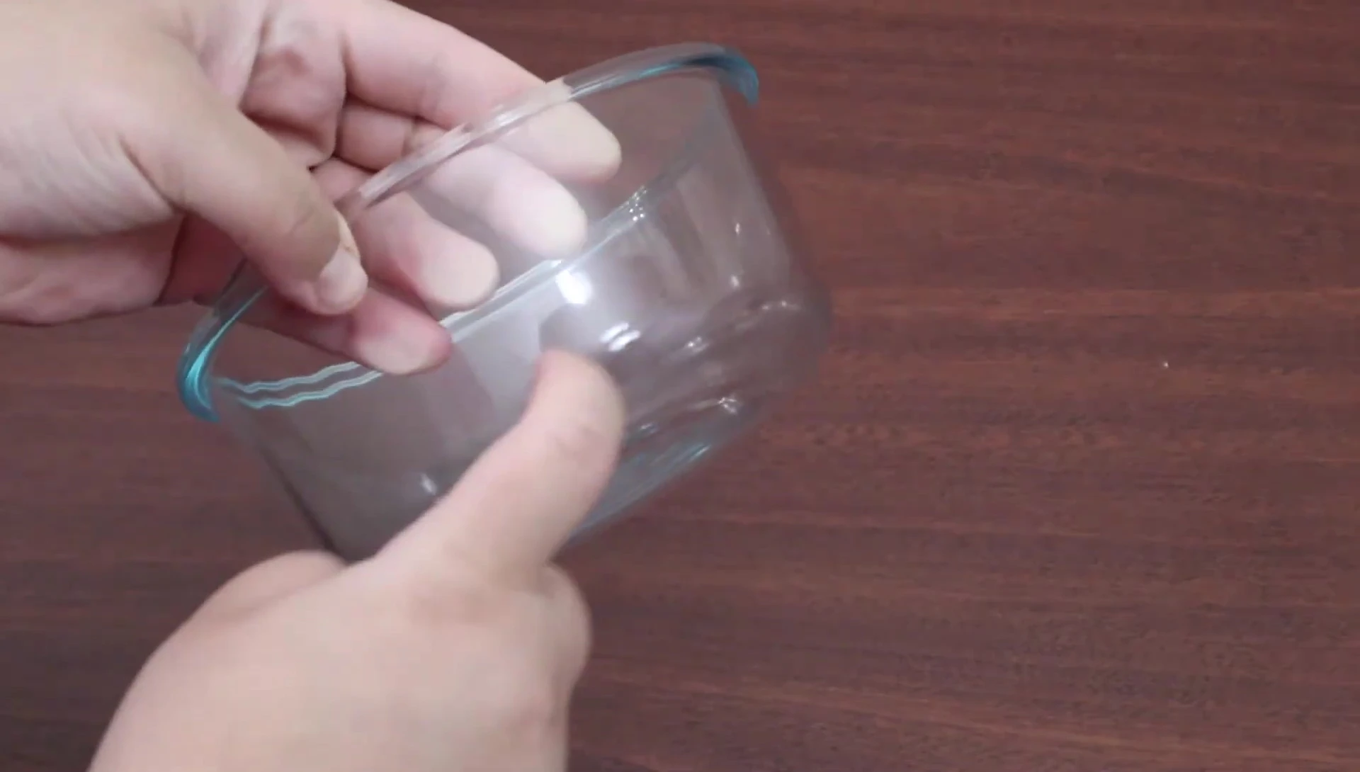 Medium-sized round container with lid