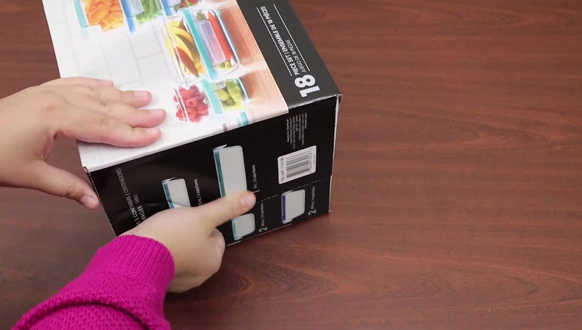 The Snapware Pyrex 18-piece set box before unboxing