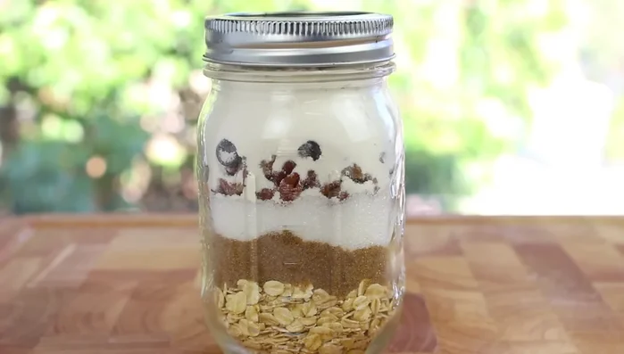 Close the jar and add a label instructing the recipient to add ½ cup melted butter, 1 egg, and 1 teaspoon of vanilla extract. Mix well and bake at 180°C (350°F) for 10-12 minutes.