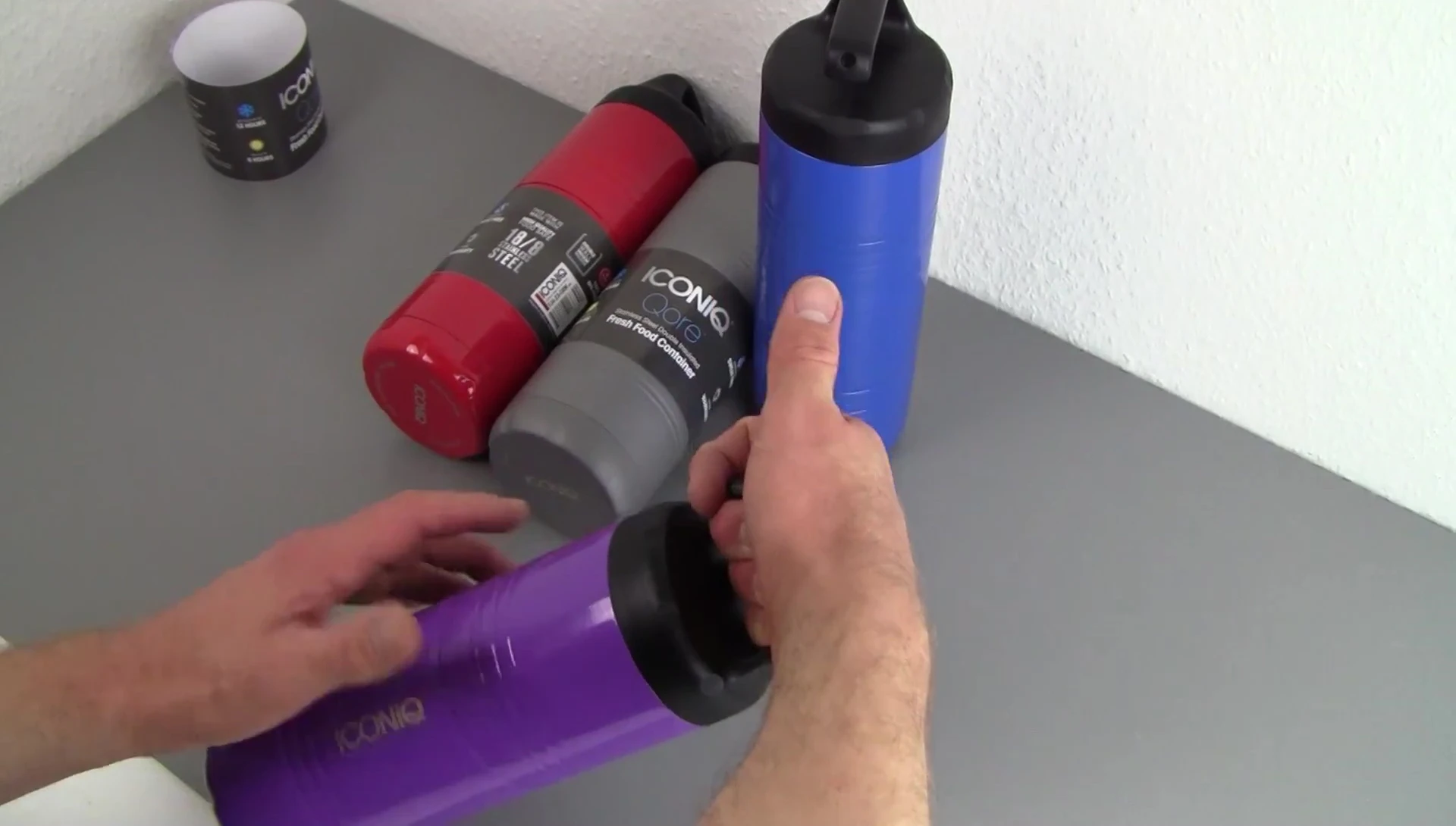 Close-up of the ICONIQ Qore's carrying handle and top compartment.