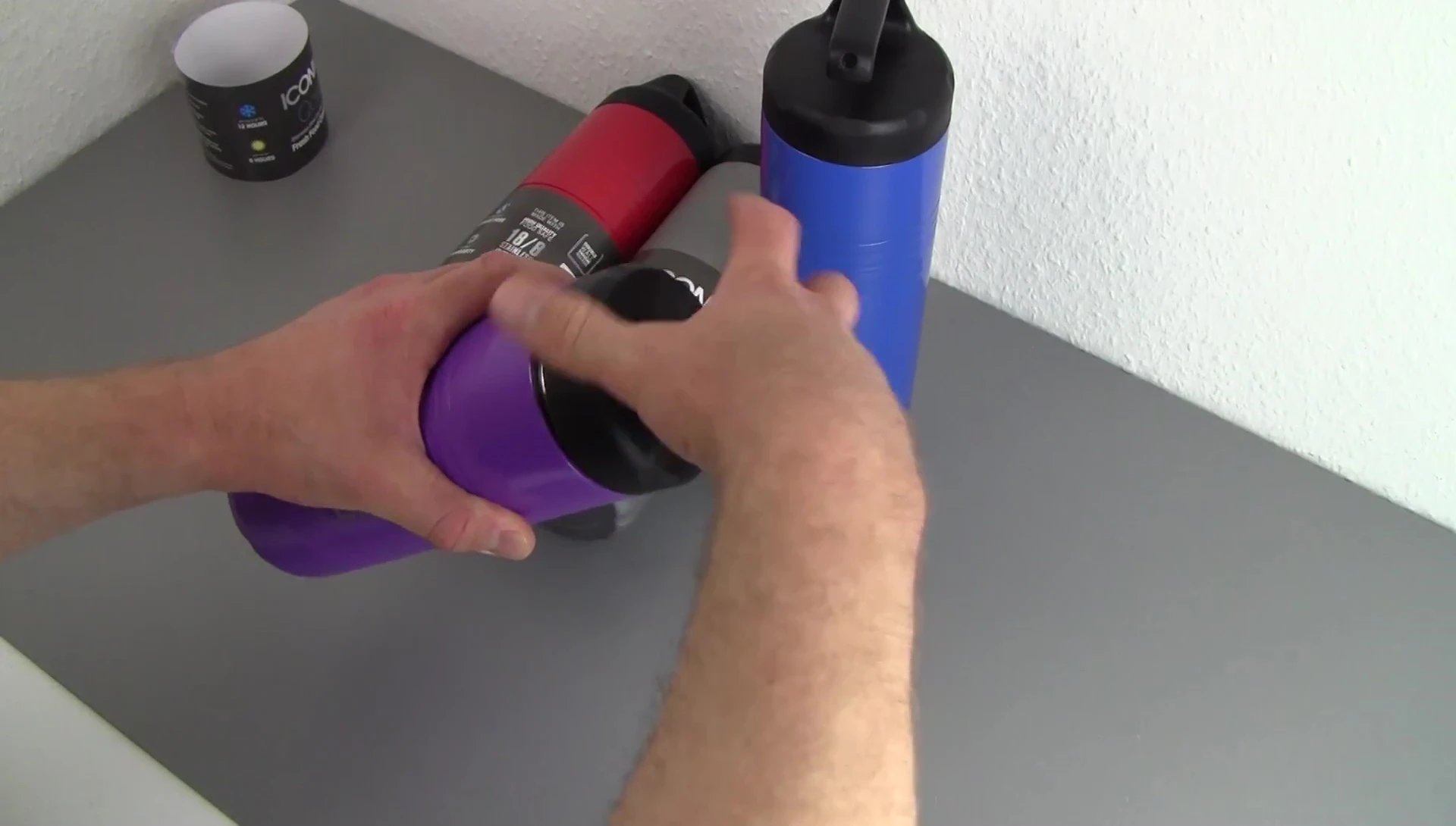 Opening the top compartment of the ICONIQ Qore.