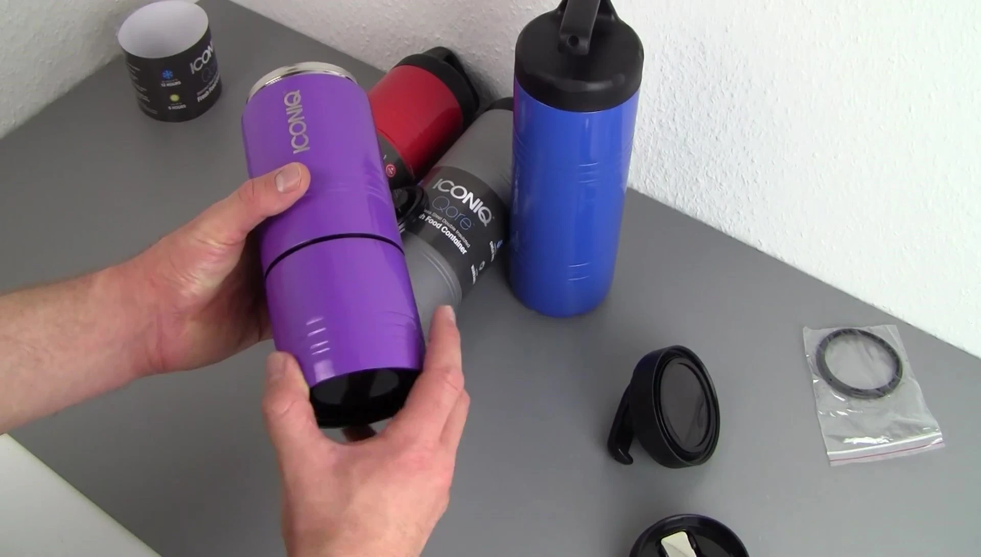 Close up of the push-on lid, demonstrating the less secure mechanism.