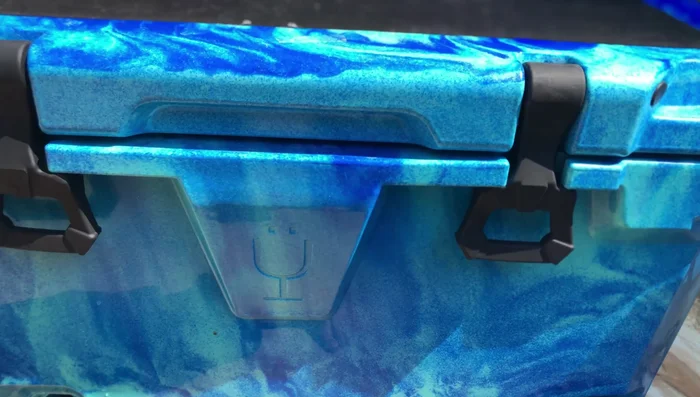 Capacity and Storage: The 55-quart (2.8-gallon) container holds 48 12 oz cans, 12 bottles of liquor/wine, or 40 lbs of ice.