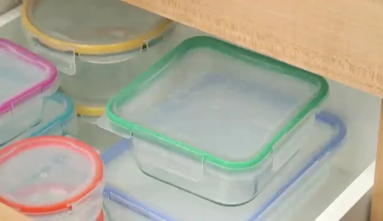 The Snapware container being used in different settings (oven, microwave etc.)