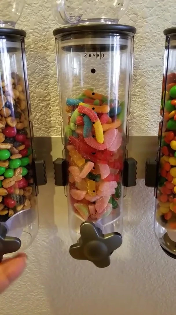 Image of the pre-installed dispensing tops