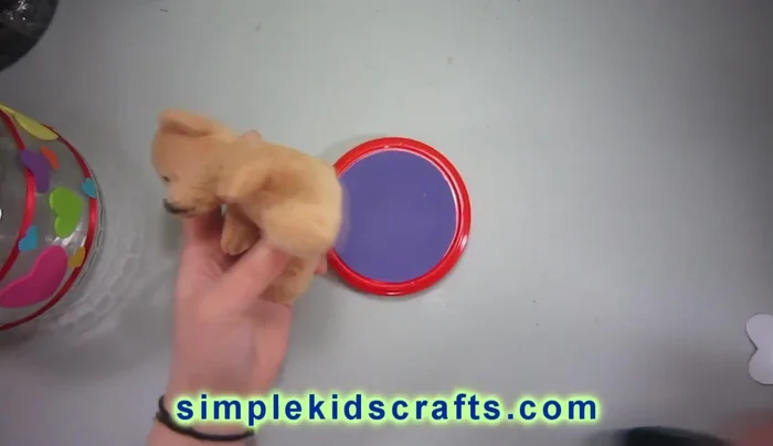 Attach optional embellishments: Attach a small teddy bear or other decorative element to the center of the lid using glue.