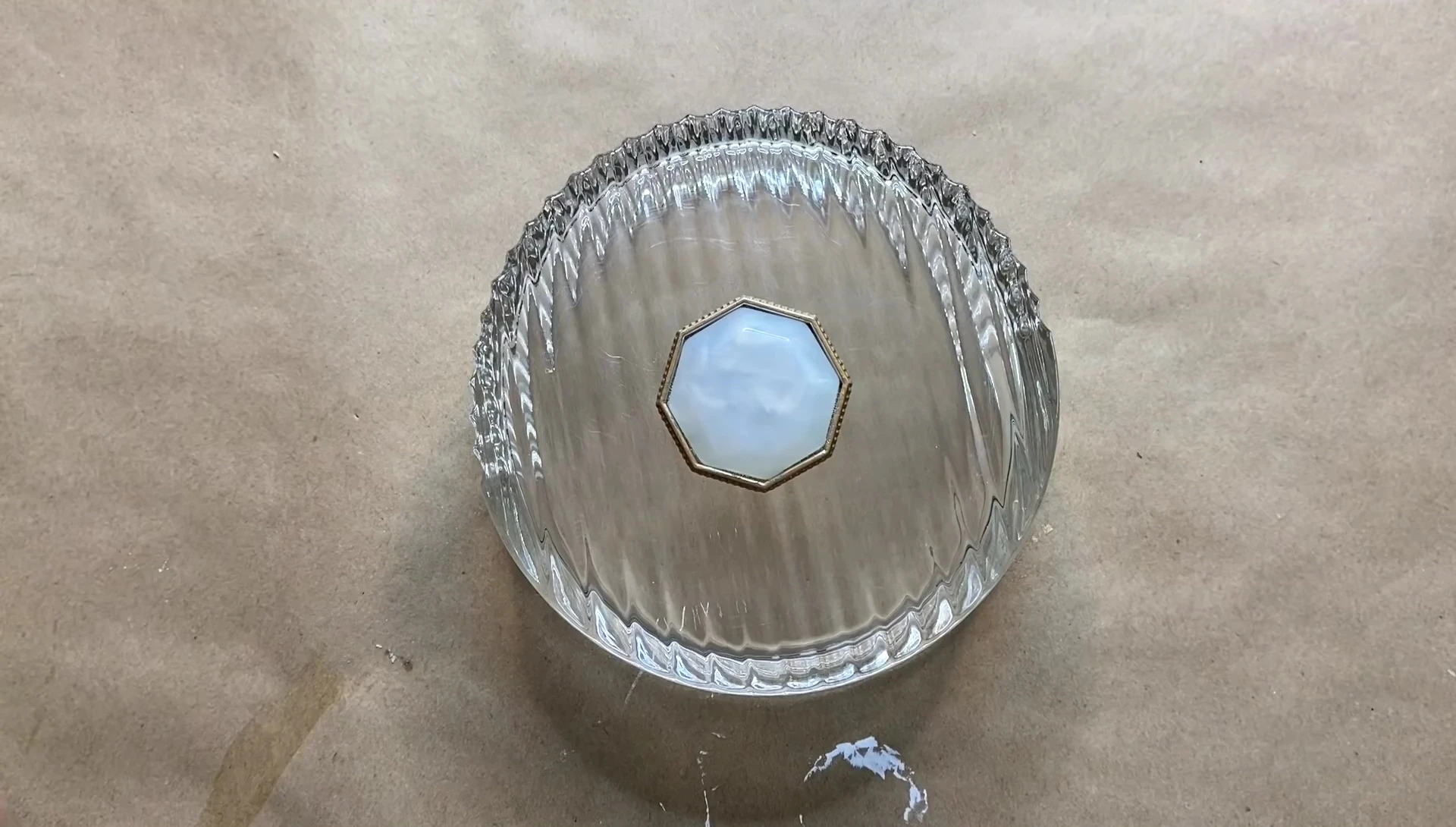 Attaching the knob to the lid