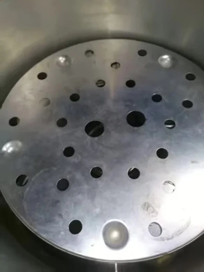 Place the next layer of jars on top of the ring.